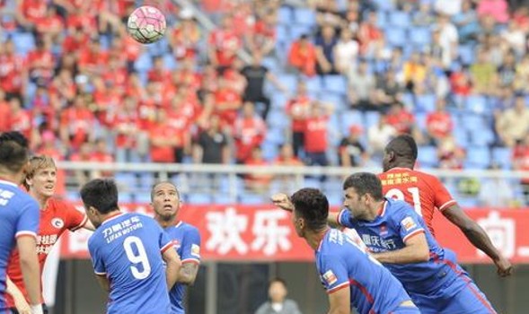  尼姆防线屡现低级失误，客场惨败暴露保级形势严峻危机