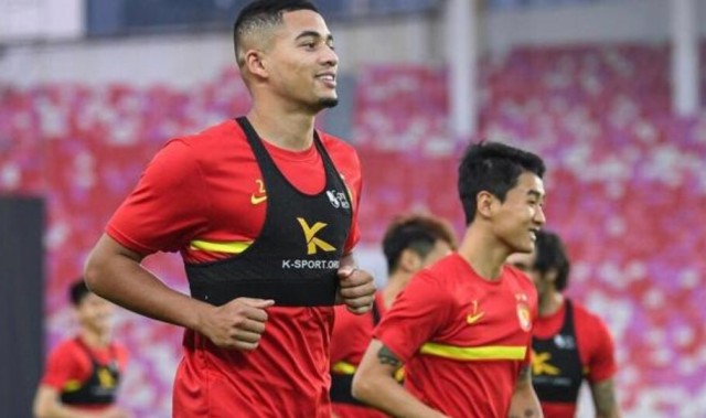  三球24+12黄蜂终结骑士连胜  