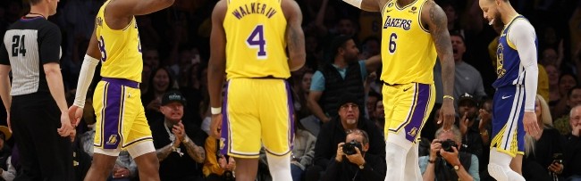  詹姆斯准三双，湖人加时险胜勇士  