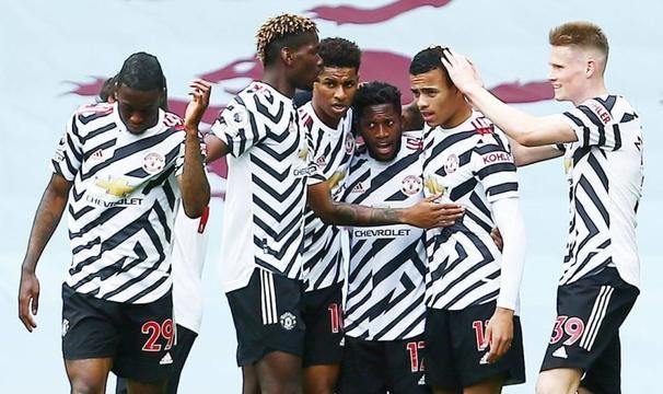  热刺防线送礼不断，利兹联逆转取胜终结五轮不胜  