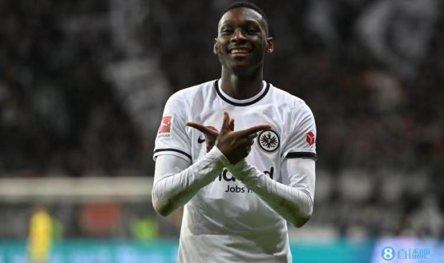  法兰克福中场核心续约谈判陷入僵局引担忧  