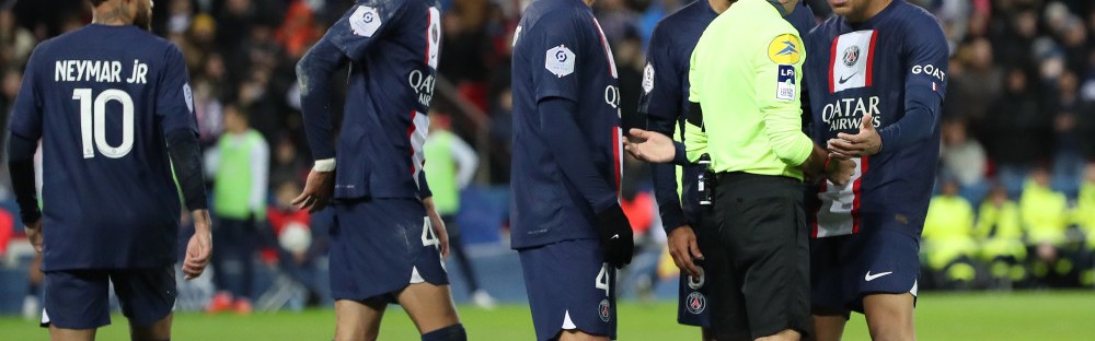  斯特拉斯堡主场爆冷，击败领头羊巴黎圣日耳曼  