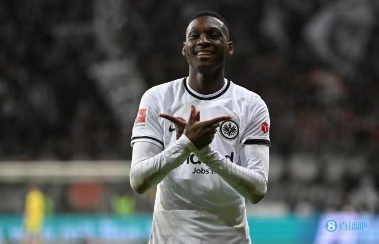  法兰克福中场核心续约谈判陷入僵局引担忧  