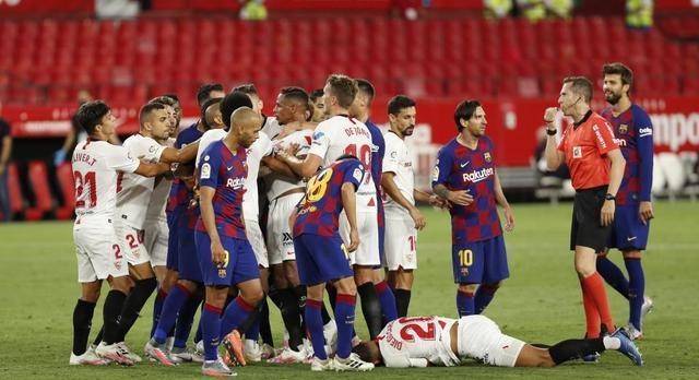 - **西甲冠军争夺白热化**  